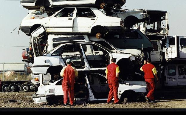 La DGT inicia la guerra contra los coches zombi