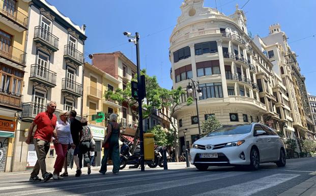 La autorización para circular por Ciutat Vella: cómo y cuándo conseguirla para entrar con el coche al centro de Valencia