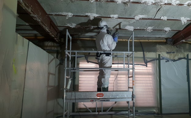 Una empresa de Catadau es reconocida como la mejor en la descontaminación de amianto