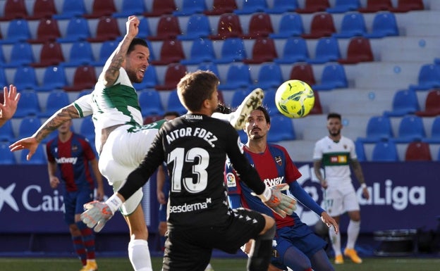 Elche y Cádiz luchan hoy por convertirse en la revelación de Primera División