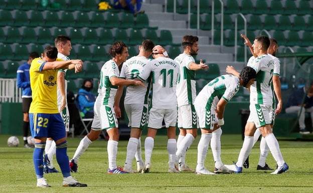 Almirón: «No pudimos hacer el partido que queríamos por la expulsión»