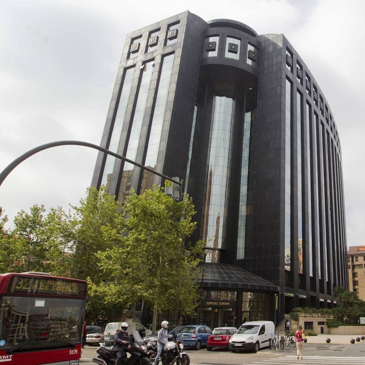 La contratación de oficinas cae un 30% en Valencia por la crisis y el teletrabajo