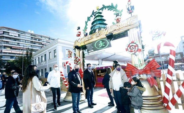 La Navidad llega a la Plaza Séneca con un mercado de artesanía y una exposición infantil