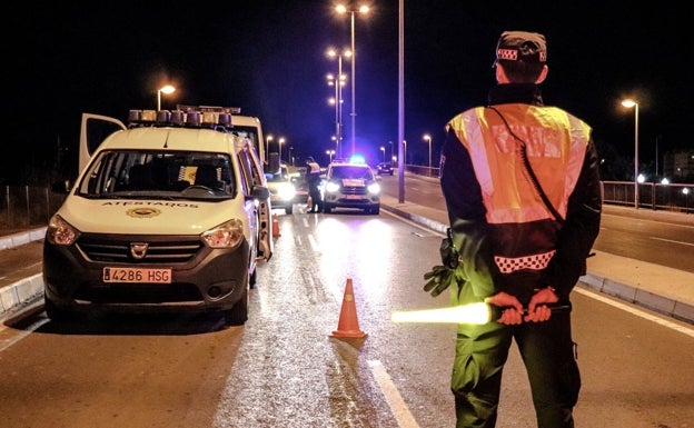 La Policía de Alicante impone 28 denuncias por desobediencia e interviene en otra cinco fiestas