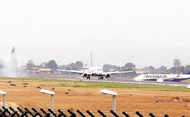 Aena incluye 130 viviendas más en el Plan de Aislamiento Acústico del Aeropuerto de Alicante-Elche