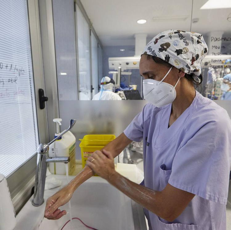 Sanidad emplea hasta 3.000 sanitarios de refuerzo del Covid para cubrir bajas en la Comunitat