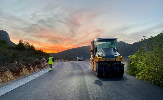 Reducen los puntos críticos de la carretera de Barxeta a Simat