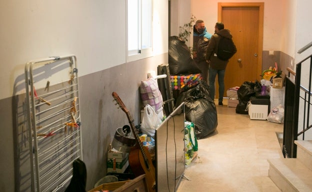 El juzgado retrasa dos meses el desahucio a 31 de las 38 familias de La Pobla de Vallbona