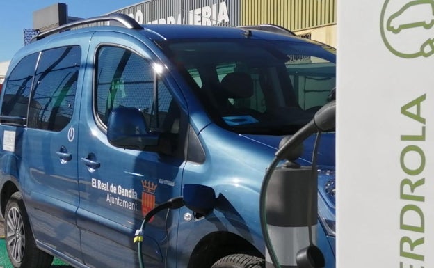 Real de Gandia instala la primera estación pública de recarga de coches eléctricos