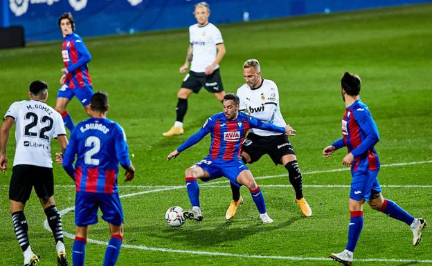 El Valencia CF, a la junta a dos puntos del descenso