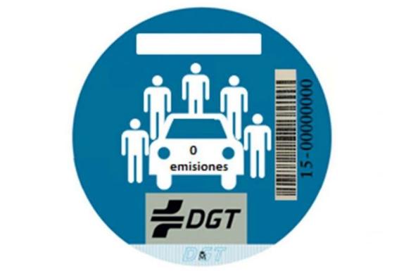 La futura multa de la DGT: ¿Pueden sancionarme si utilizo el móvil en un atasco o en un semáforo en rojo?