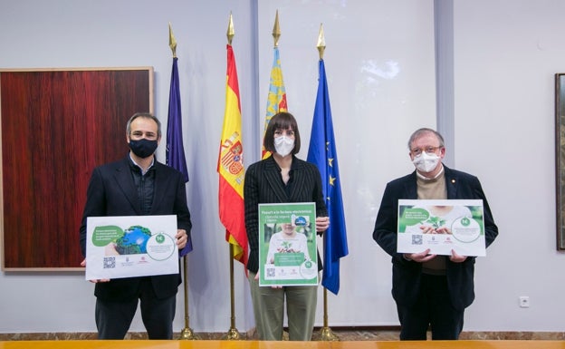 Aguas dona un euro a Caritas por cada factura de papel que ahorra en Gandia