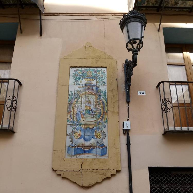 El retablo cerámico caído en Ciutat Vella es propiedad del Ayuntamiento