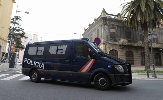 Otros cinco aviones con inmigrantes irregulares llegan desde hoy a Valencia