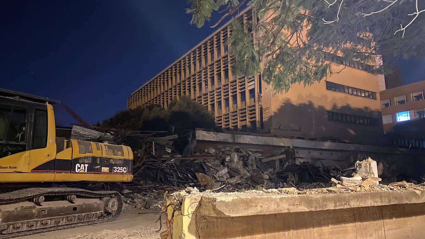 Derriban la antigua escuela de Agrónomos de Valencia