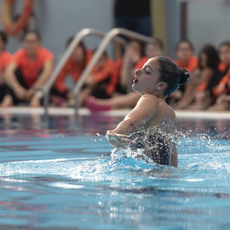 La cautivadora libertad de bailar bajo el agua