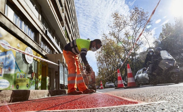 Nuevo carril bici en la Gran Vía de Valencia: «Es un peligro para los ciclistas»