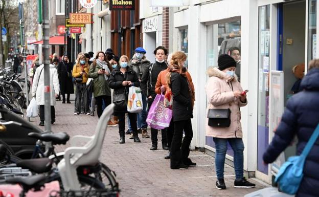 Países Bajos sólo permitirá reuniones de 3 personas en Navidad