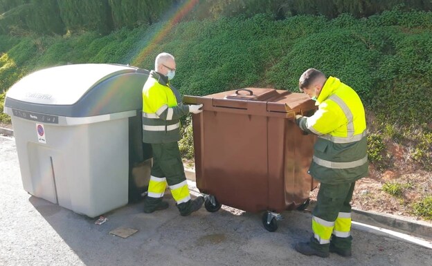 El barrio de Bovalar de Paterna estrena los 26 contenedores marrones que recogerán 328 toneladas de basura orgánica al año