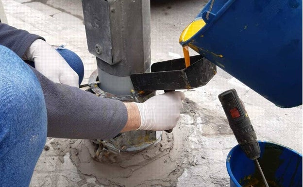 Alaquàs repara y protege 39 farolas contra los orines de perros