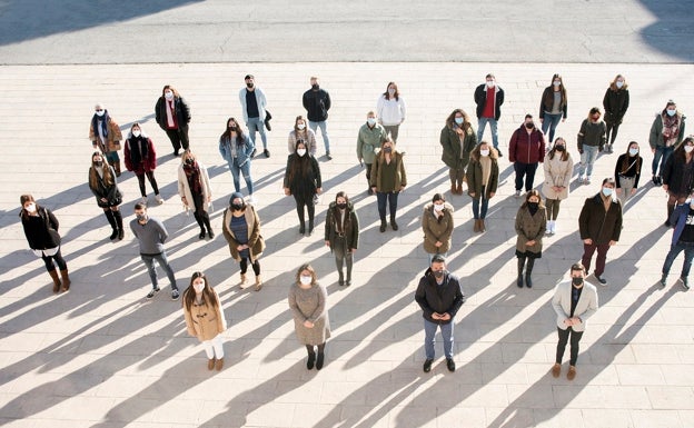 Almussafes incorpora a 35 graduados y estudiantes con su programa de becas