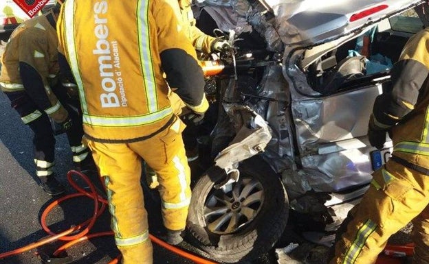 Una víctima mortal y tres heridos en un accidente de tráfico en la autovía