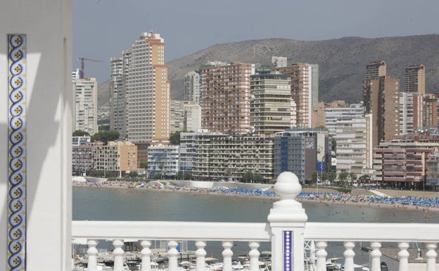 Un monitor deportivo, detenido por abusar sexualmente de una niña de 14 años en Benidorm