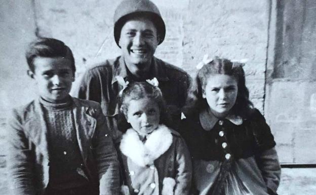 Un soldado americano cumple su sueño y se reúne con los niños que salvó en Italia en 1944