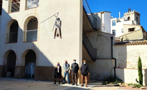 L'Olleria estrena un reloj de sol en el patio de la Casa Santonja