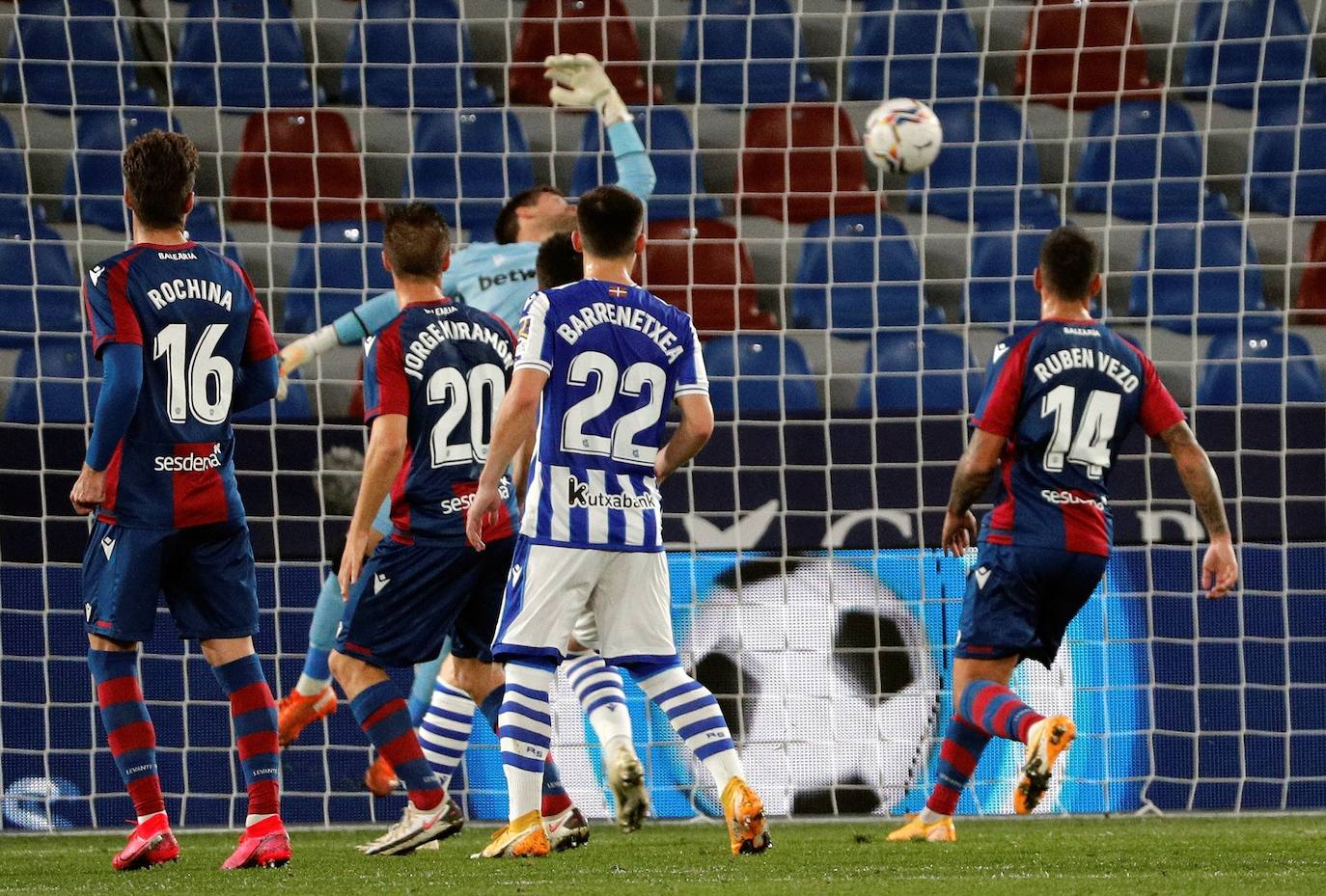 El Levante confirma su reacción con una remontada que vale oro