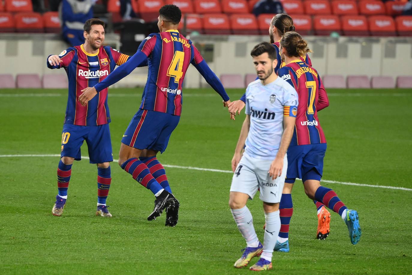 Las mejores imágenes del FC Barcelona - Valencia CF (19/12/2020)