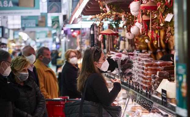 La compra del menú navideño se resiente en los mercados valencianos