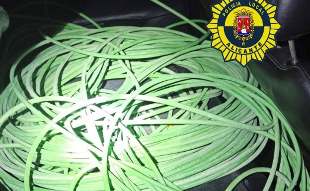 La Policía Local de Alicante sorprende 'in fragranti' a dos ladrones con 200 kilos de cable de cobre