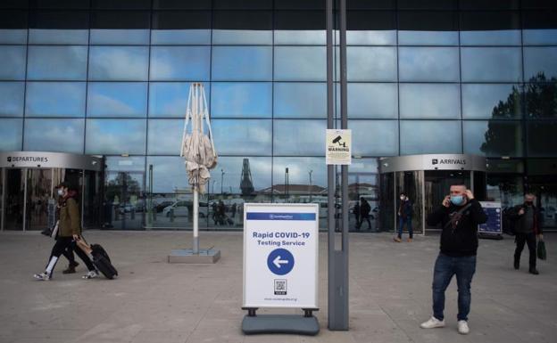 Gibraltar endurece los controles y solo permitirá desembarcar a residentes y españoles