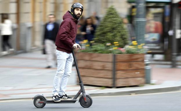 Alicante pone en marcha un plan para mejorar la circulación de los patinetes eléctricos