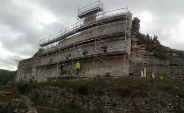 Enguera actúa para evitar la desaparición de su castillo