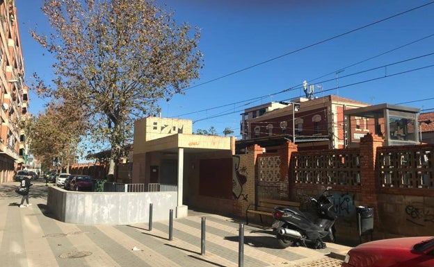 Protestas vecinales en Alfafar por las averías del ascensor de la estación de tren