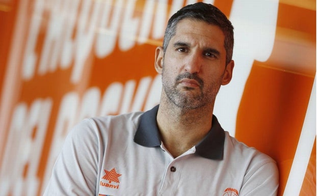 Rubén Burgos: «El siguiente paso del Valencia Basket femenino es jugar finales»