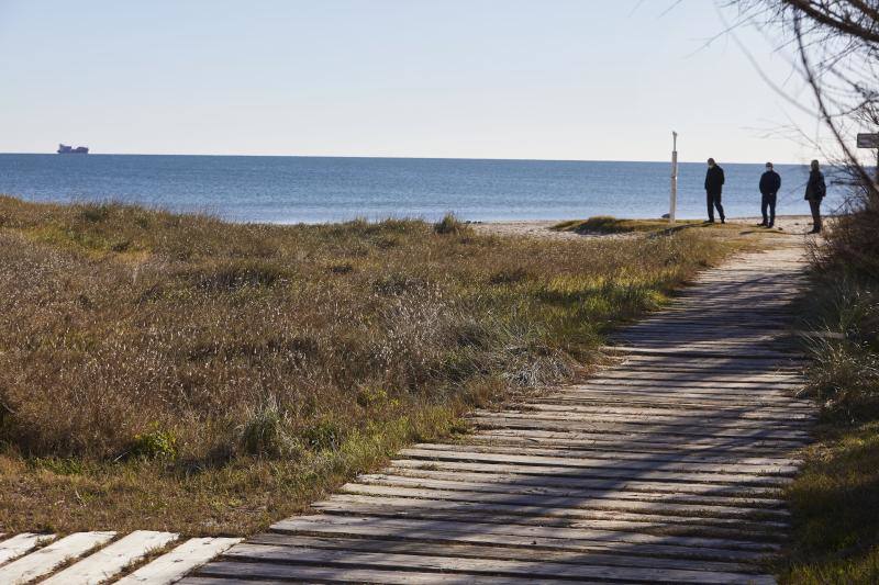 Quince años después terminan las obras de la playa de l'Arbre del Gos en Pinedo