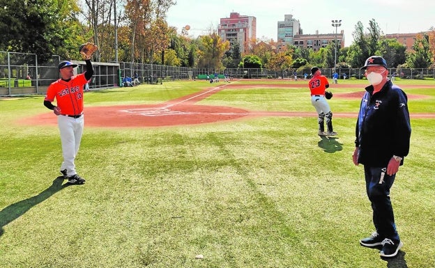 Míguel Rodríguez, repudiado en La Habana y estrella en Valencia