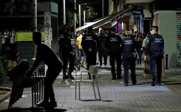 Desalojan un pub en Benicalap con ocho veces el aforo permitido