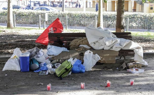 Un indigente que dormía en un banco muere junto al Hospital General de Valencia
