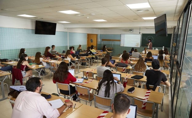 Los colegios de Enfermería reclaman que se suspendan los exámenes presenciales en las universidades