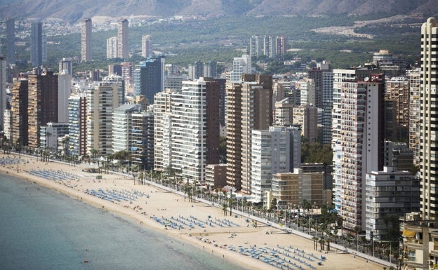 El ayuntamiento y los hoteles de Benidorm vuelven a ofrecer apartamentos para alojar a los sanitarios