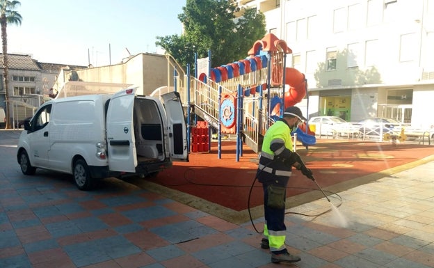 Benetússer higieniza las calles las 24 horas del día