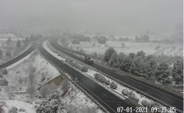 La DGT recomienda extremar las precauciones en las carreteras valencianas afectadas por el temporal