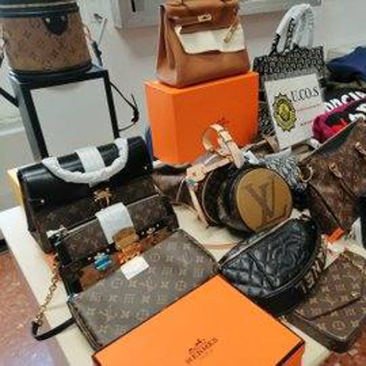 Confiscan artículos falsificados por valor de 5.000 euros en una tienda ilegal de Valencia