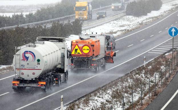 Los bares de las áreas de servicio podrán abrir más allá de las 17 horas para atender a los transportistas