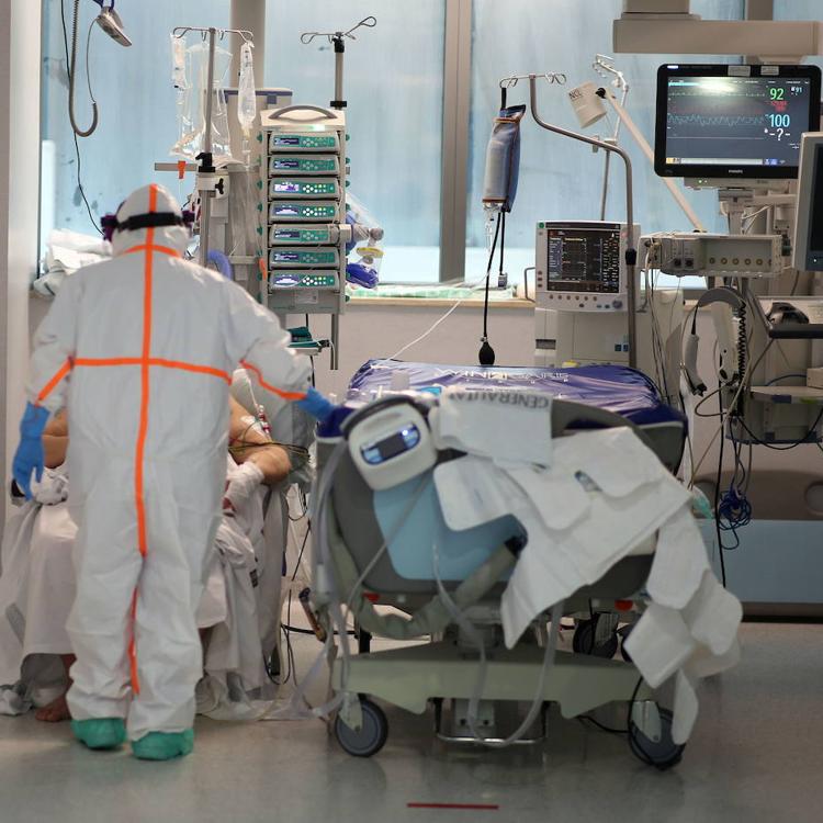 Récord de contagios y hospitalizados en otra jornada con 70 fallecidos en la Comunitat
