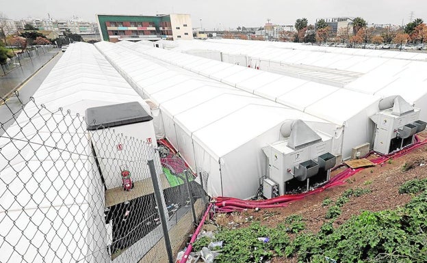 El hospital de campaña, aún por acondicionar ante la máxima presión